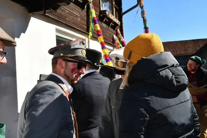  In zahlreichen Gemeinden von Schönberg-Lachtal über Oberwölz, St. Peter, Schöder, Ranten, Krakau bis St. Georgen am Kreischberg waren die Faschingrenner unterwegs, um mit viel Lärm und ausgelassener Stimmung den Winter zu vertreiben.