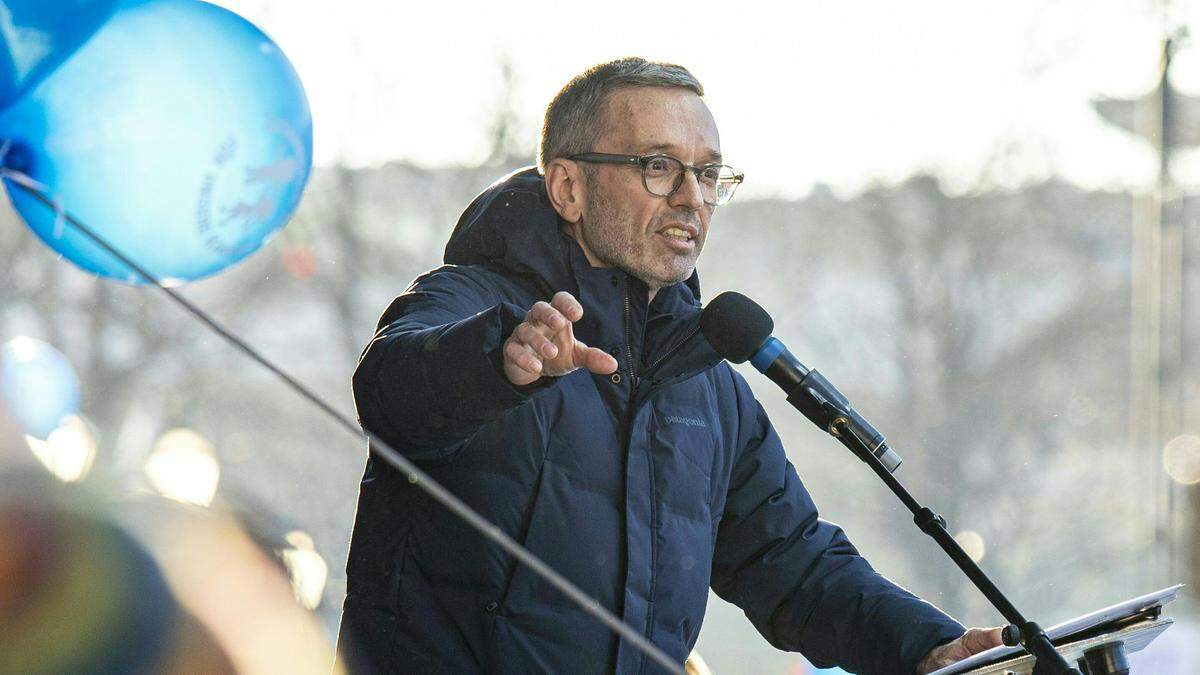 FP-Chef Kickl bei einer Demo gegen Coronamaßnahmen im Jänner 2022