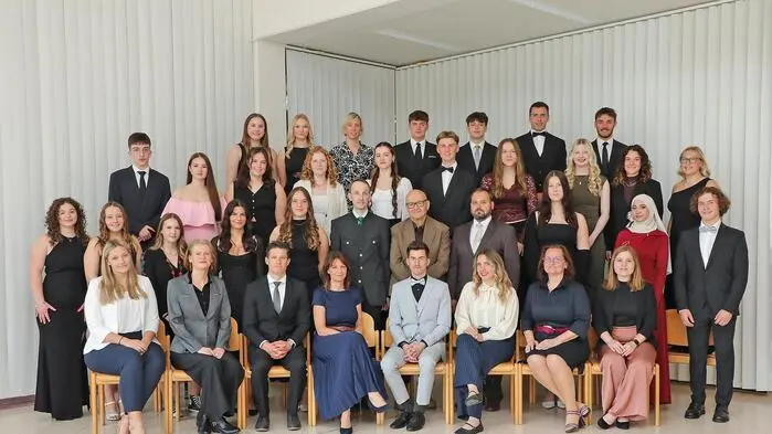 Die Maturantinnen und Maturanten des BORG Eisenerz