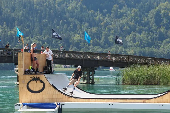 Bitte klicken Sie sich durch die Bilder. . .