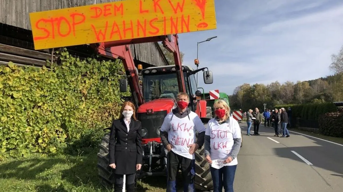 Die Wut bei den Anrainern ist groß, hier ein Bild der Demo in Weißkirchen
