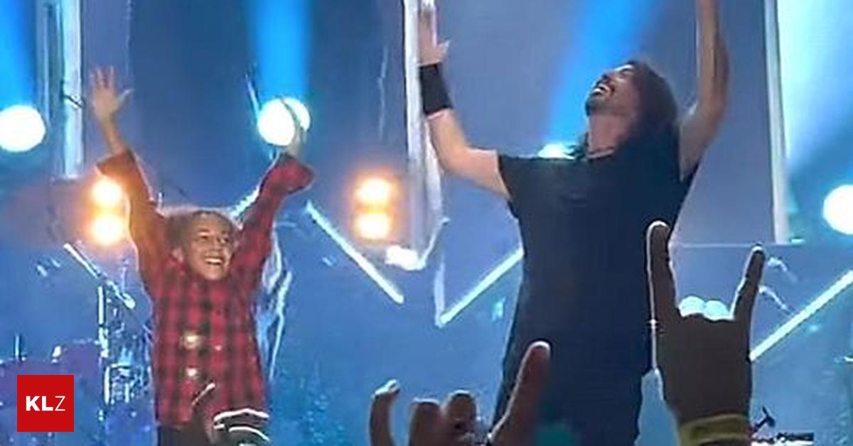 Nandi Bushell Little Drummer Girl spielte live mit den Foo Fighters