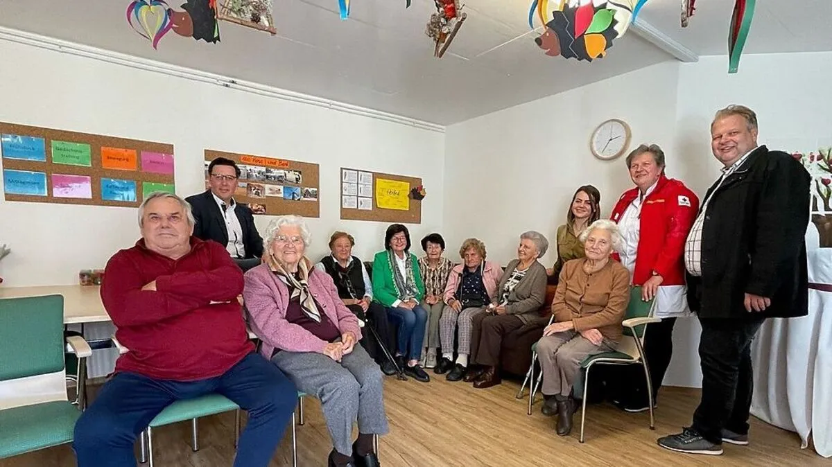 Janine Neumeister (4.v.r.) ist die Leiterin des neuen Tageszentrums in Merkendorf