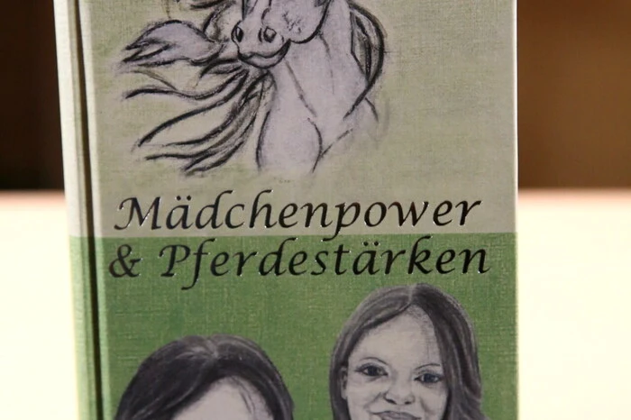 Am Sonntagnachmittag stellte Alexandra Truppe ihr zweites Werk „Mädchenpower &amp; Pferdestärken“ vor. 