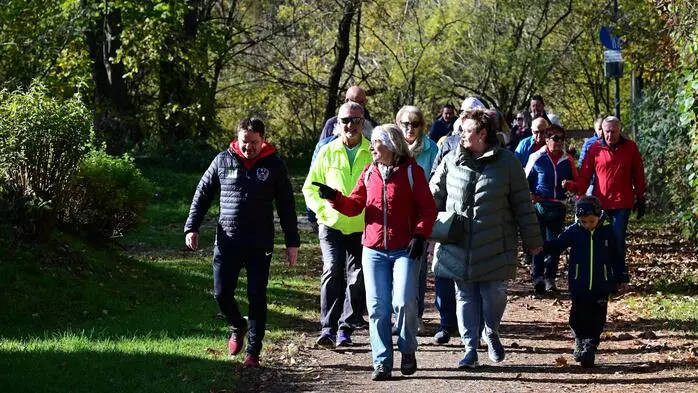 Unter dem Motto „Zötweg spaziert“ lud die Stadtgemeinde zu einem Rundgang durch die herbstliche Stadt ein. 