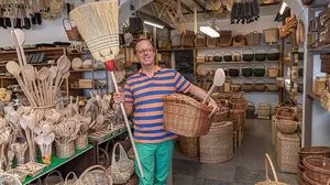 Ernst Falk, langjähriger Mitarbeiter im Bürsten- und Korbwarenladen in der Rösselmühlgasse