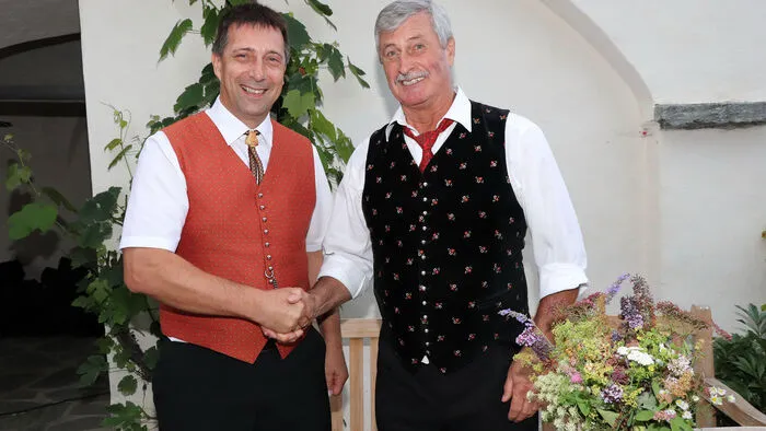 Umrahmt wurde das Singen von dem „MGV Höhenklang Maria Hof“ aus der grünen Steiermark unter dem Chorleiter Wilfried Ofner und Obmann Wolfgang Forstner, sowie der Volksmusik „Knittlstreich“ unter Leitung von Manfred Riedl. Durch das Programm führte Hans Mosser.