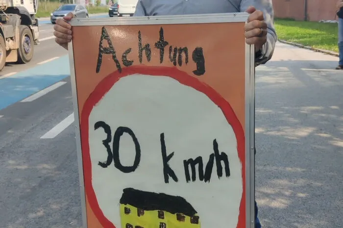 Auch der Direktor der Waldorfschule machte sich für Verkehrsberuhigung stark.