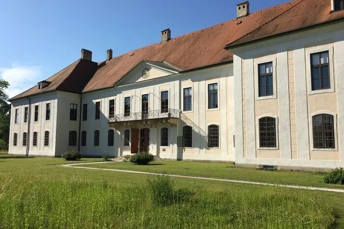 Seit 1791 fungiert das Haus als Amts- und Wohnsitz der Bischöfe von Gurk, darin sind auch die diözesanen Stellen angesiedelt.
