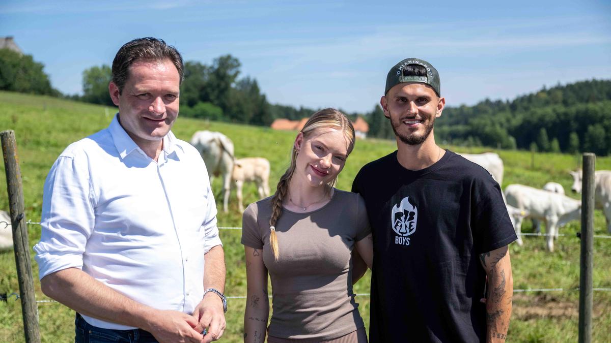 Landwirtschaftsminister Norbert Totschnig zu Besuch am Chianinahof