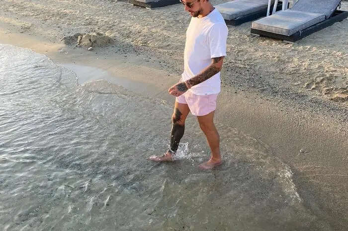 Vize-Kapitän Philipp Hütter, der nach Ried wechselt, ging auf Mykonos baden.