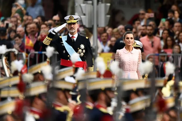 Auch die königliche Familie hat bei der Parade in Madrid einen großen Auftritt.
