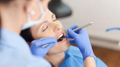 Gegen den Zahnarzt gibt es seit dem Vorjahr ein Berufsverbot, das nicht rechtskräftig ist