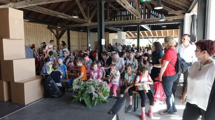 Monatelang haben die Schüler der Naturparkschulen in der Süd- und Südweststeiermark ihre Lieblingsplätze, Geschichten und Spiel- und Basteltipps gesammelt, recherchiert und beschrieben. In mehreren Workshops gingen sie Themen wie den Kelten, dem Attemsmoor, dem Kernöl und dem Erinnerungshof Hermann auf die Spur.