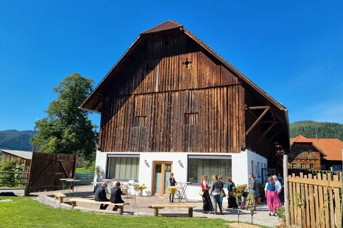In diesem ehemaligen Stallgebäude ist der Seminarhof untergebracht
