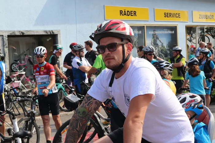 Bei der Schlussverlosung konnten die Teilnehmer wieder Preise im Gesamtwert von 15.000 Euro gewinnen. Moderiert wurde der Radtag von Werner Blumauer und Raimund Rieger.