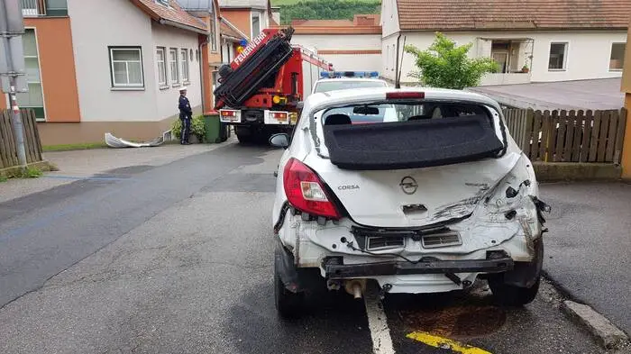 Zwei Autos waren am Unfall beteiligt.