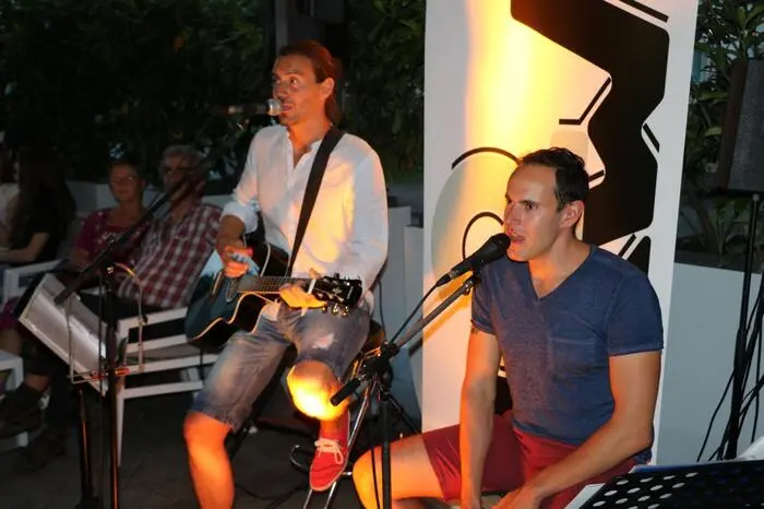 Im Stadtcafe Gleisdorf sorgte das Duo 2 KW für gemtüliche Stimmung. Mit akkutischer und selbstgeschriebener Musik schafften sie eine angenehme Atmosphäre.