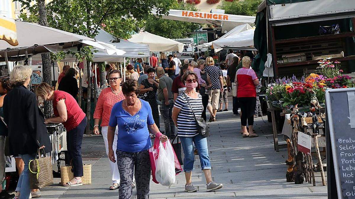 Trotz geschäftiges Treiben am Mittwochmarkt: Händler sprechen von Einbußen bis Minus 50 Prozent