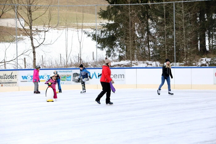 ... befindet sich im Fladnitzgraben das Eissportzentrum. 