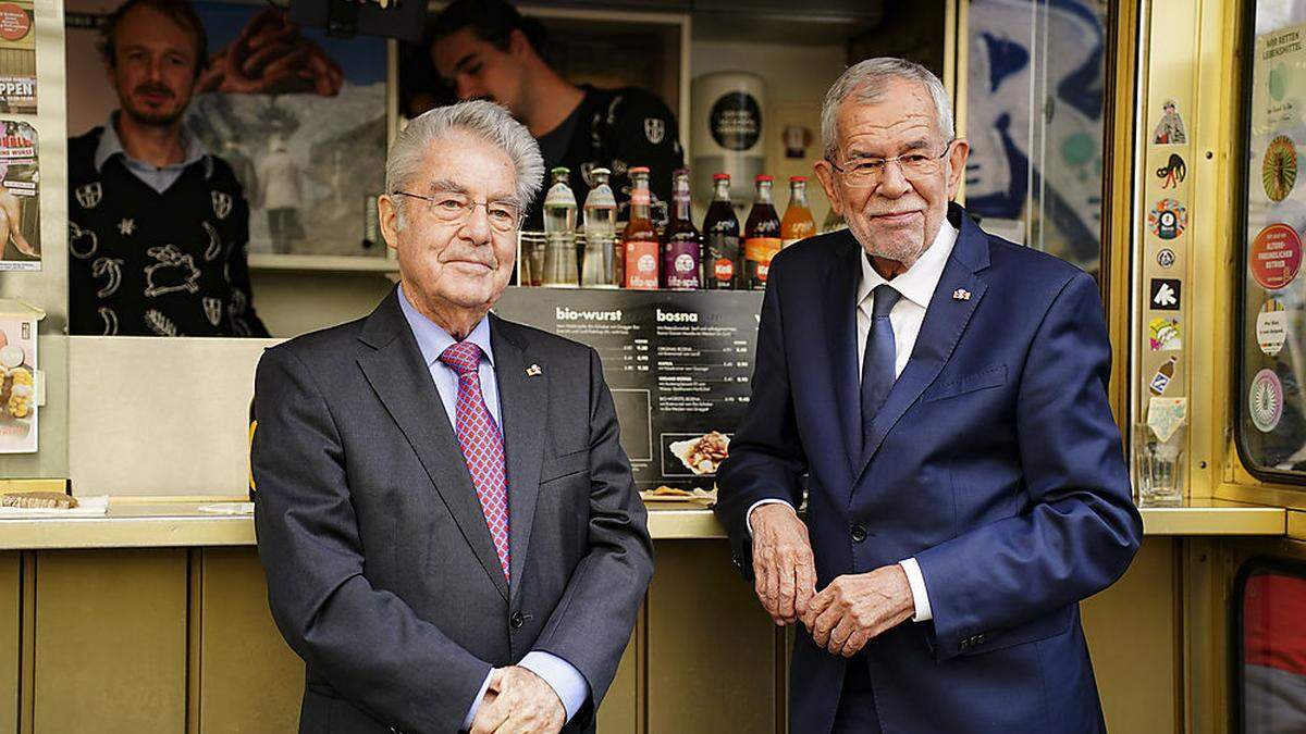 Bundespräsident Alexander Van der Bellen (rechts) mit seinem ähnlich unumstrittenen Amtsvorgänger Heinz Fischer bei einem Wahlkampfauftritt.