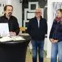 Die beiden Künstler mit Kurator Helmuth Ploschnitznigg (links)