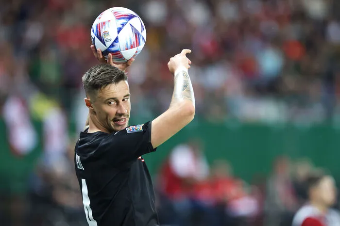 Bei Werder Bremen als Innenverteidiger aufgeboten, machte er seine Sache als Außenverteidiger okay. Unglücklich beim Gegentor, als er den Ball abfälschte und so Höjbjerg ins Spiel brachte.