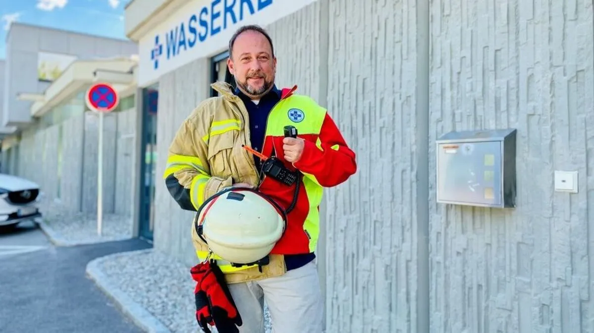 Halb Feuerwehrler, halb Wasserretter: Manfred Schorn
