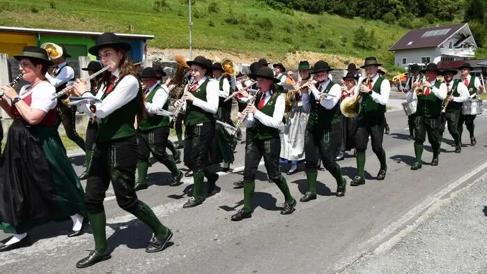 Nach der „Steirischen Roas“ am Samstag stand in St. Peter am Kammersberg am Folgetag bereits der nächste Höhepunkt auf dem Programm: das Bezirksmusikfest des Blasmusikbezirks Murau.