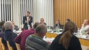 Bürgermeister Günter Reichhold hielt nichts mehr am Sessel