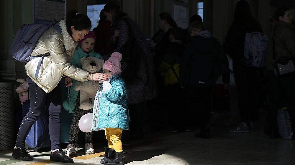 Bisher seien über 3,5 Millionen Menschen aus der Ukraine in die EU geflohen, davon mehr als zwei Millionen nach Polen
