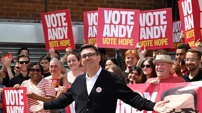 Labour-Kandidat Andy Burnham: Die Nachwahl im Wahlkreis Makerfield gilt als wichtiger Stimmungstest für Premierminister Keir Starmer