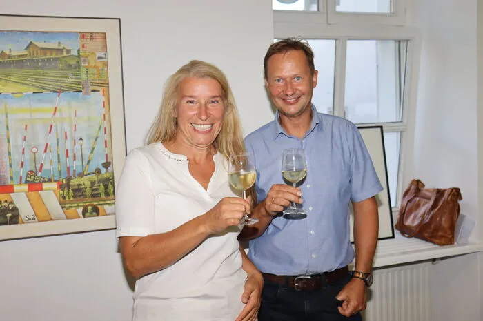 Die Beschaffenheit und die sorgfältige Pflege des Bodens auf dem die guten Trauben für edlen Wein wachsen, ist für viele Winzer nicht nur die Grundlage ihrer Arbeit im Weinbau, sondern ganz bestimmt auch eine Sinnesfrage. Birgit und Stefan Birnstingl (Foto) vom Biohof Birnstingl-Gottinger haben sich diese Sinnfrage nicht nur gestellt, sondern diese auch wissenschaftlich betrachtet, um ihre Bio-Weine mit größtmöglicher Sorgfalt und schonender Ressourcennutzung herzustellen.