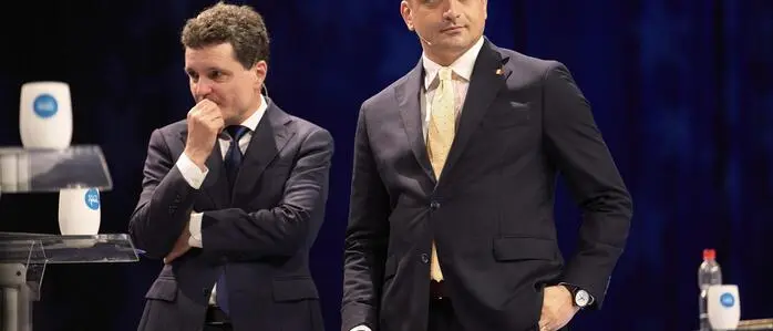 Nicusor Dan (links) und Herausforderer George Simion (rechts)