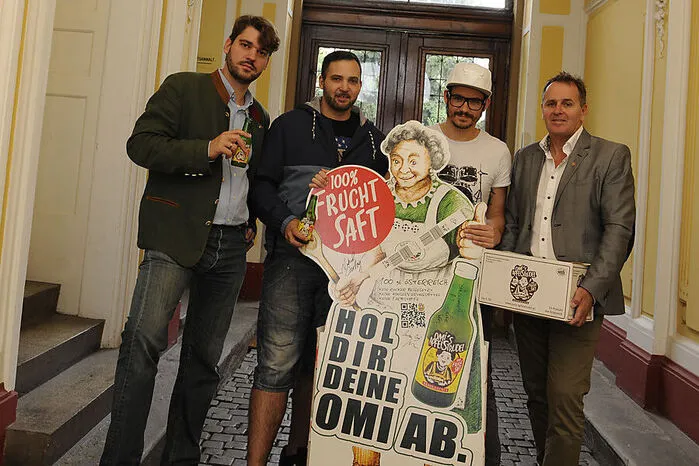 Vor drei Jahren brachte das Leobener Gründerquartett Mike Reiter, Philipp Maier, Ries Bouwman und Fred Kendlbacher den Fruchtsaft „Omi’s Apfelstrudel“ auf den Markt. Seither haben sie zweieinhalb Millionen Flaschen verkauft.