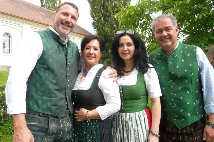 Starke Abordnung aus der Lipizzanerheimat: Didi und Linda Peißl sowie Gerti und Günter Riedenbauer.