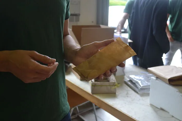 Neben den Verpackungen stellt Supaso nachhaltige Coolpacks aus Wasser und speziell beschichtetem Kraftpapier her.