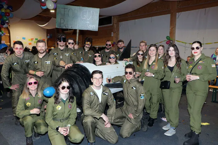 Die Gruppe "TOP GUN" (am Foto) belegte bei der Prämierung den 3. Platz.2. Platz "Opel Manta"1. Platz "Ghoastbusters"