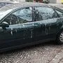 Kaiserfeldgasse: Eines von mehreren "umlackierten" Autos...