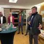 Veit Dengler, im Bild mit Neos-Abgeordnetem Robert Reif, Unternehmer Dieter Gall, „Liste Jung“-Gemeinderat Roland Gall sowie Christian Kovac von den Unos, der Neos-Wirtschaftsorganisation