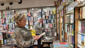 Schmökern nach Geschäftsschluss: Ein Besuch in der Buchhandlung Plautz in Gleisdorf