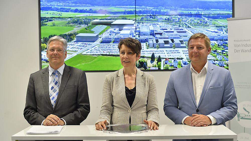 Eng vernetzt für den Infineon-Standort: Landeshauptmann Peter Kaiser, Vorstandsvorsitzende Sabine Herlitschka, Bürgermeister Günther Albel