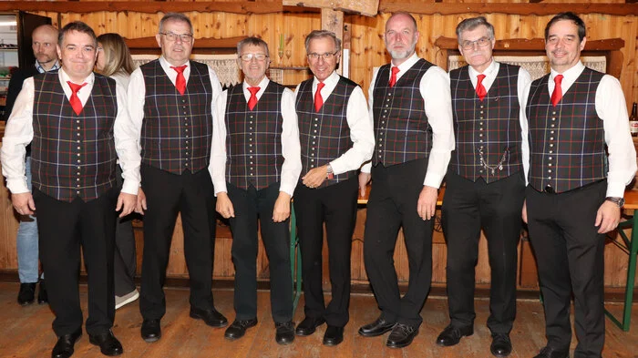 Mit dabei auch die Männer-Singgemeinschaft Steuerberg unter Alois Spitzer.