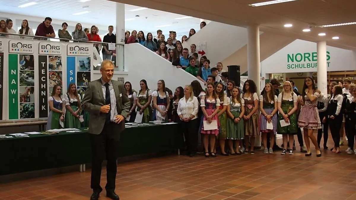 Direktor Manfred Regner begrüßte