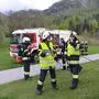 Übung der Freiwilligen Feuerwehr Jauntal, acht Feuerwehrleute vor Einsatzfahrzeug