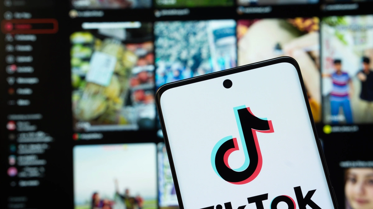 Mithilfe von TikTok planten zwei junge Wanderer eine anspruchsvolle Bergtour in den bayerischen Alpen - keine gute Idee