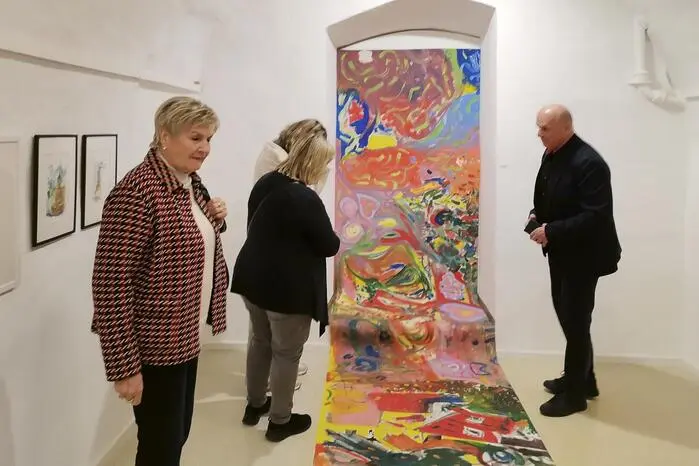 Die Ausstellung ist jeweils freitags und samstags von 10 bis 12 Uhr geöffnet, der Eintritt ist frei.