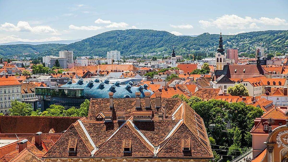 Das Kunsthaus und die historische Grazer Dachlandschaft lockt immer mehr Touristen nach Graz