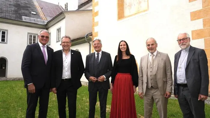 Bürgermeister Alexander Thoma, Josef Pleikner, Peter Kaiser, Stefanie Glabischnig, Bernhard Zlanabitnig und Bischof Josef Marketz