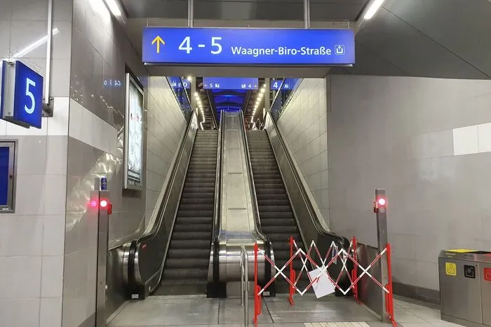 ...wie die Rolltreppen zu den Bahnsteigen 4 und 5.